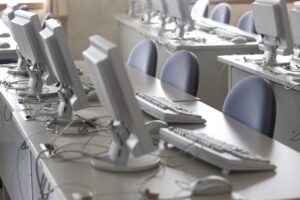 ボイスボット（AI自動応答）とは？IVRとの違い・メリット・導入成功ガイド